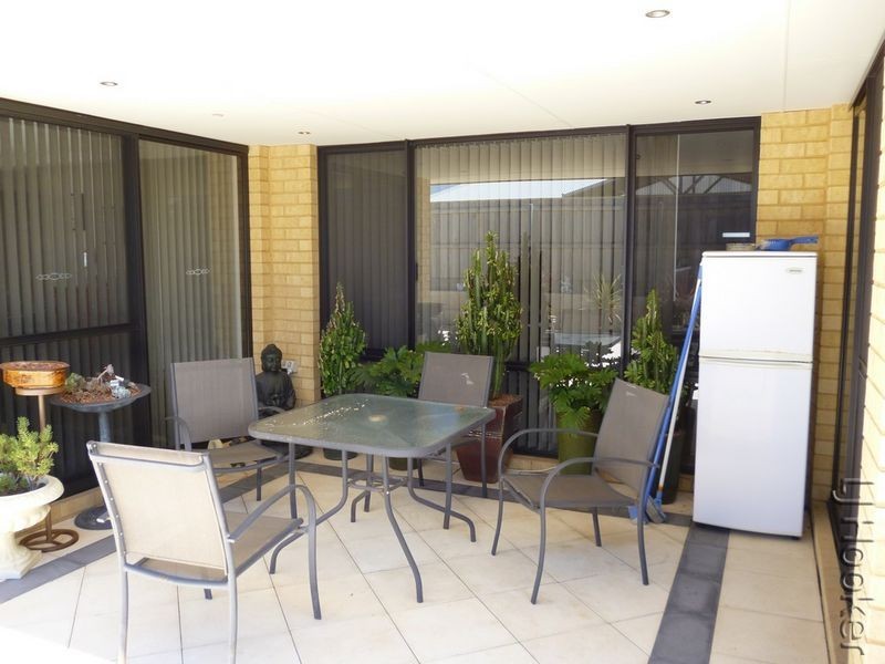 275 Peelwood Parade, Halls Head WA 6210