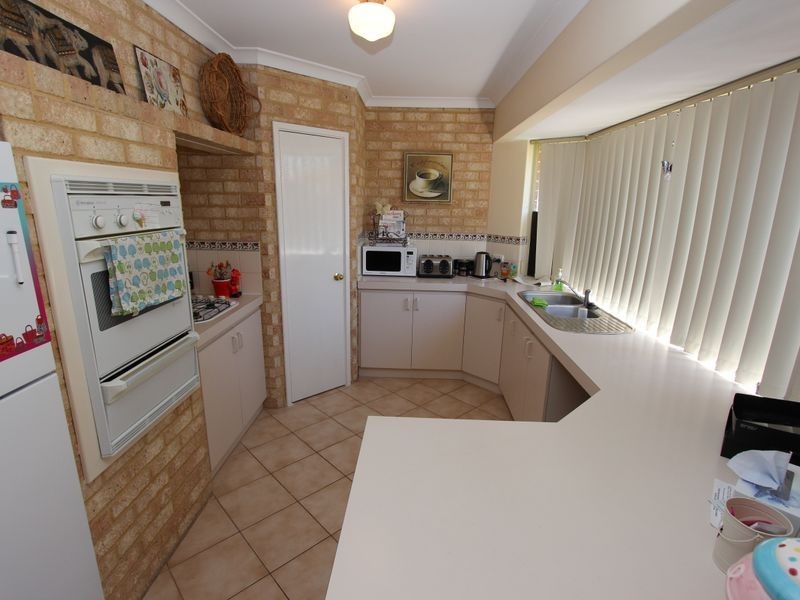 6B Seaton Close, Halls Head WA 6210