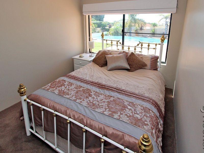 15 Carabeen Place, Halls Head WA 6210