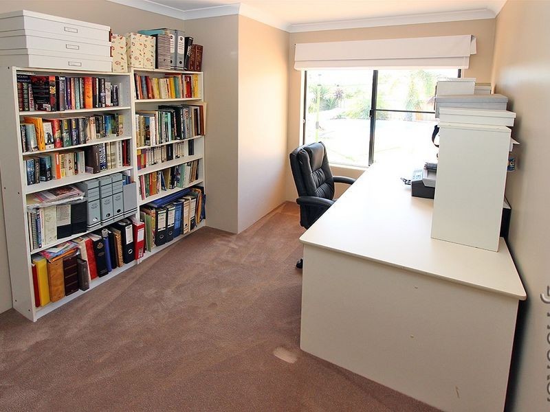 15 Carabeen Place, Halls Head WA 6210