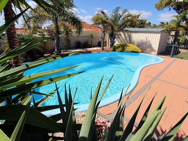 15 Carabeen Place, Halls Head WA 6210