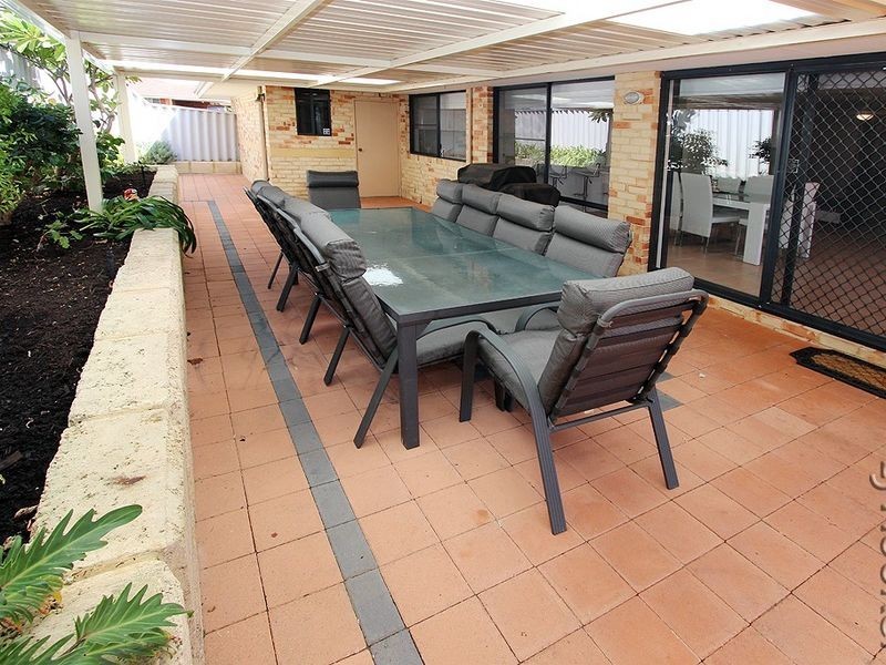 15 Carabeen Place, Halls Head WA 6210