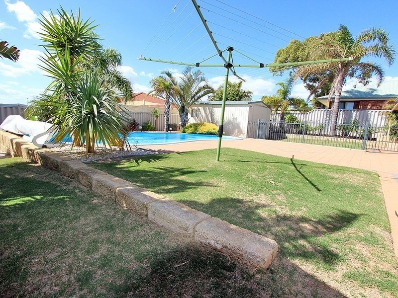 15 Carabeen Place, Halls Head WA 6210