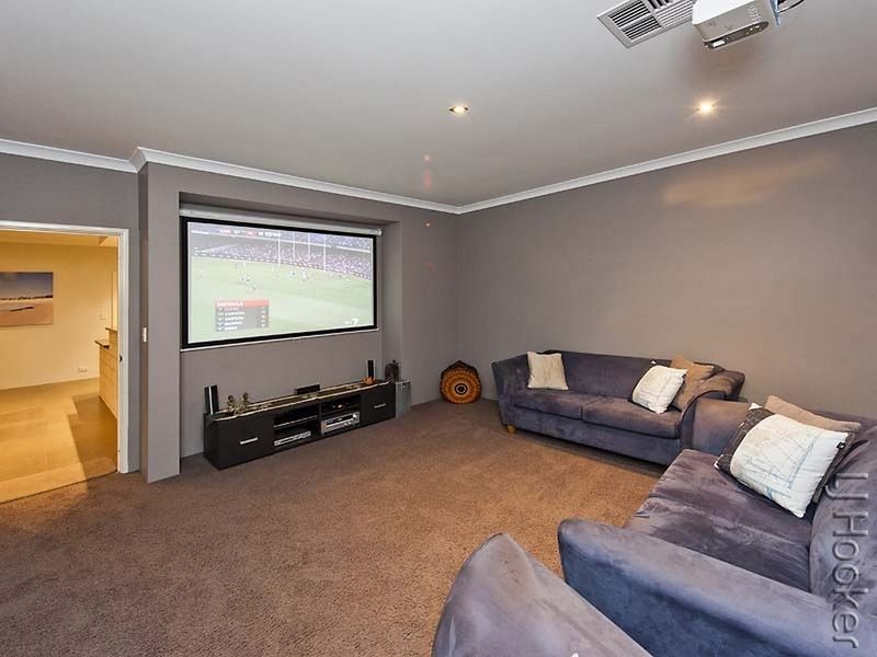 4 Grasshill Grange, Halls Head WA 6210