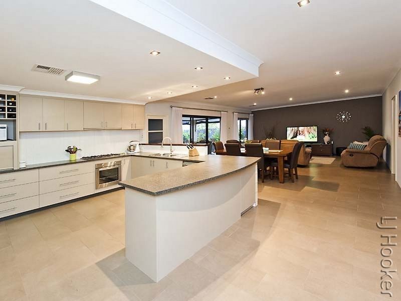 4 Grasshill Grange, Halls Head WA 6210