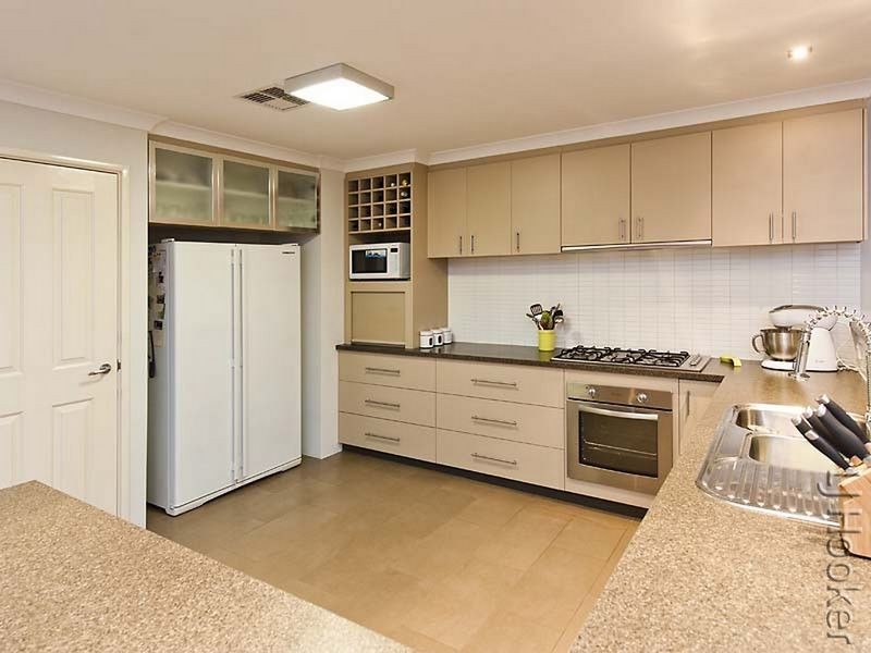 4 Grasshill Grange, Halls Head WA 6210