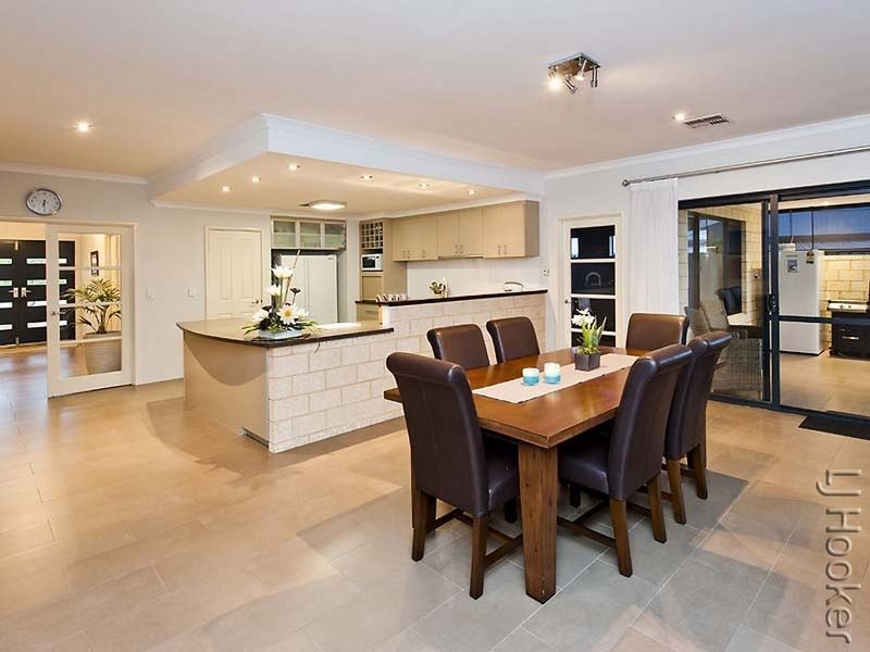 4 Grasshill Grange, Halls Head WA 6210