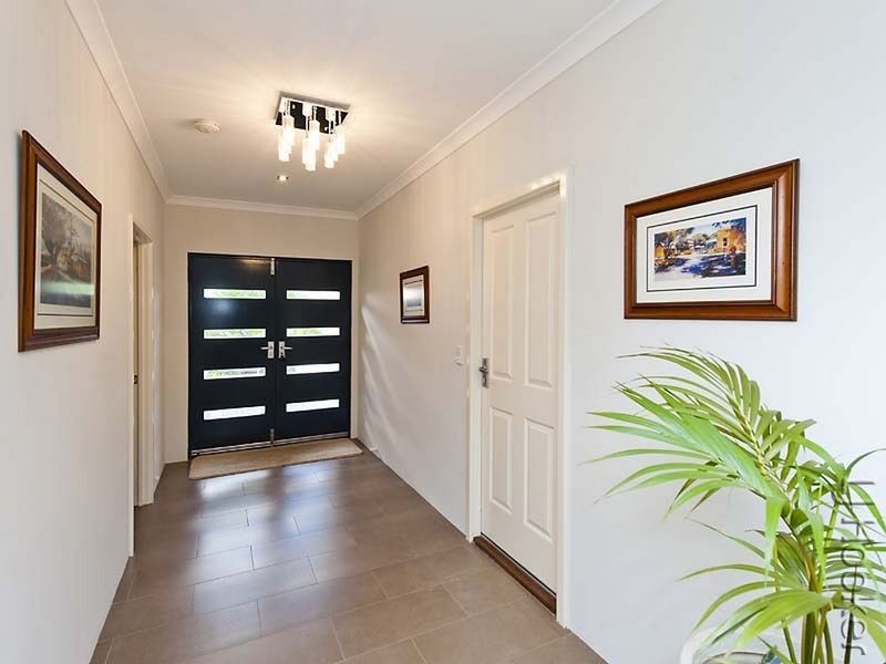 4 Grasshill Grange, Halls Head WA 6210