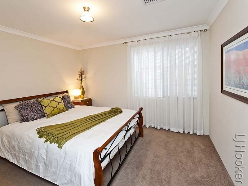 4 Grasshill Grange, Halls Head WA 6210