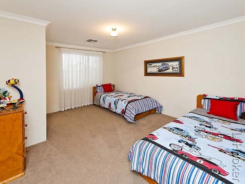 4 Grasshill Grange, Halls Head WA 6210