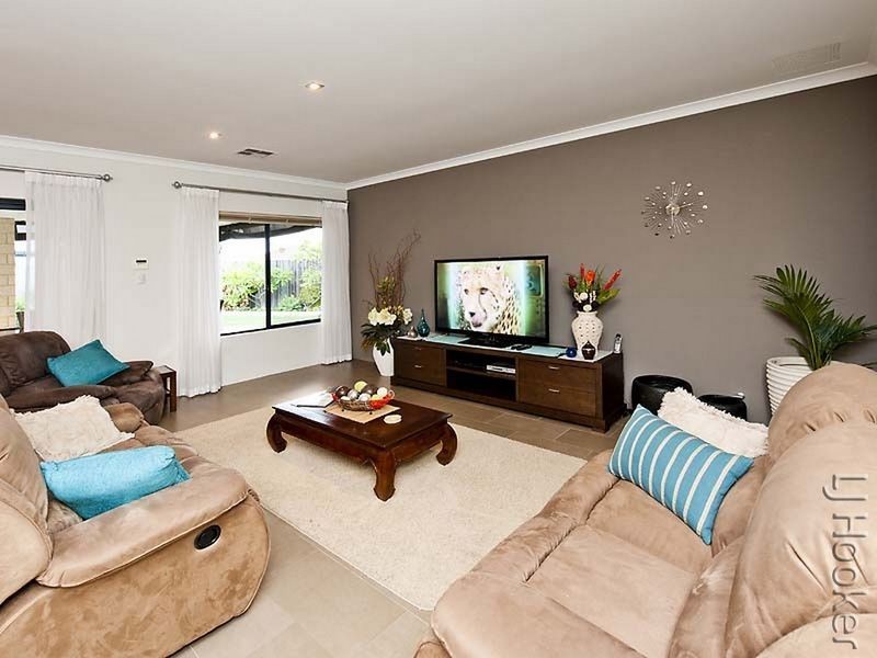 4 Grasshill Grange, Halls Head WA 6210