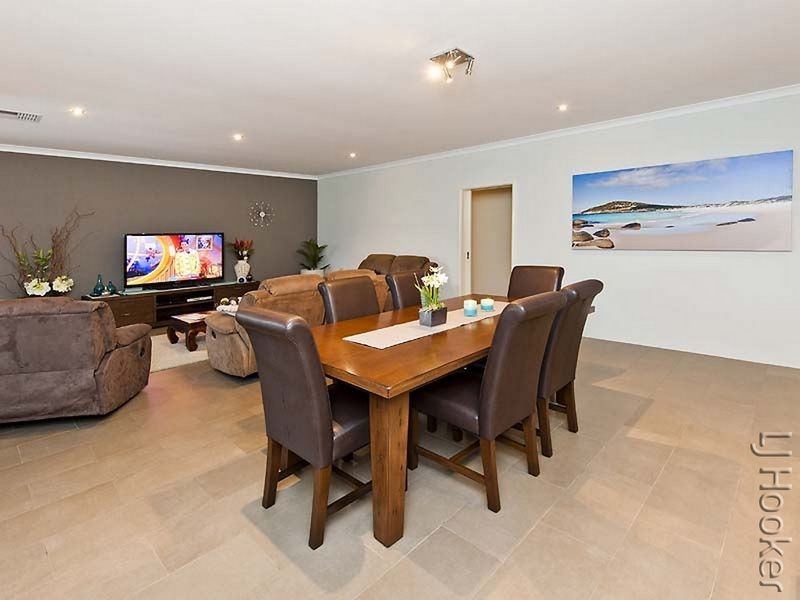 4 Grasshill Grange, Halls Head WA 6210