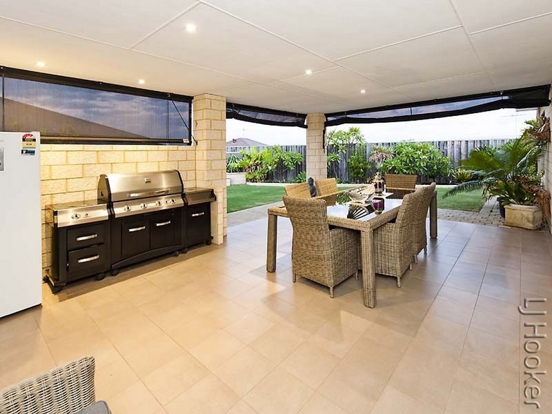 4 Grasshill Grange, Halls Head WA 6210