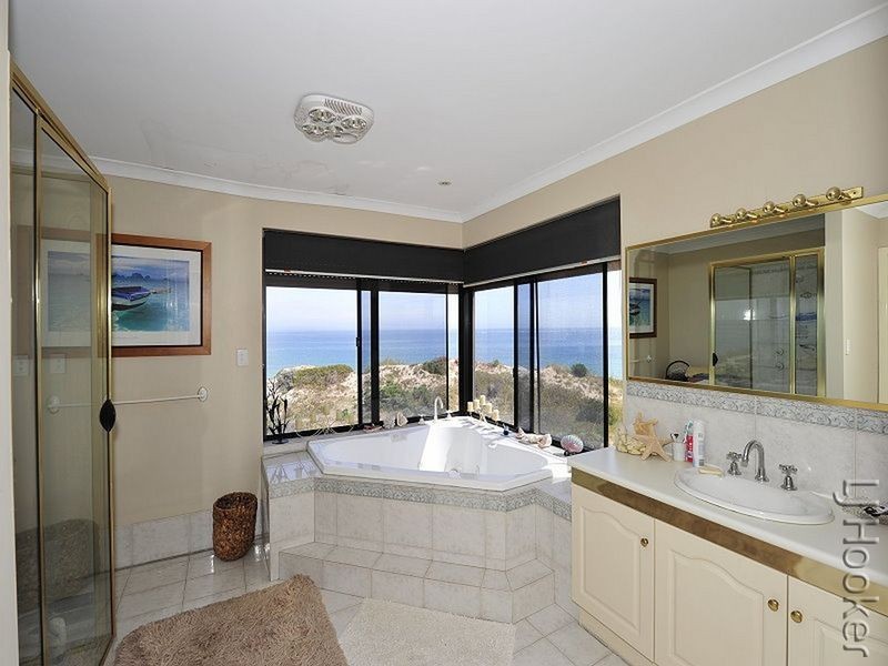 64 Hickman Road, Silver Sands WA 6210