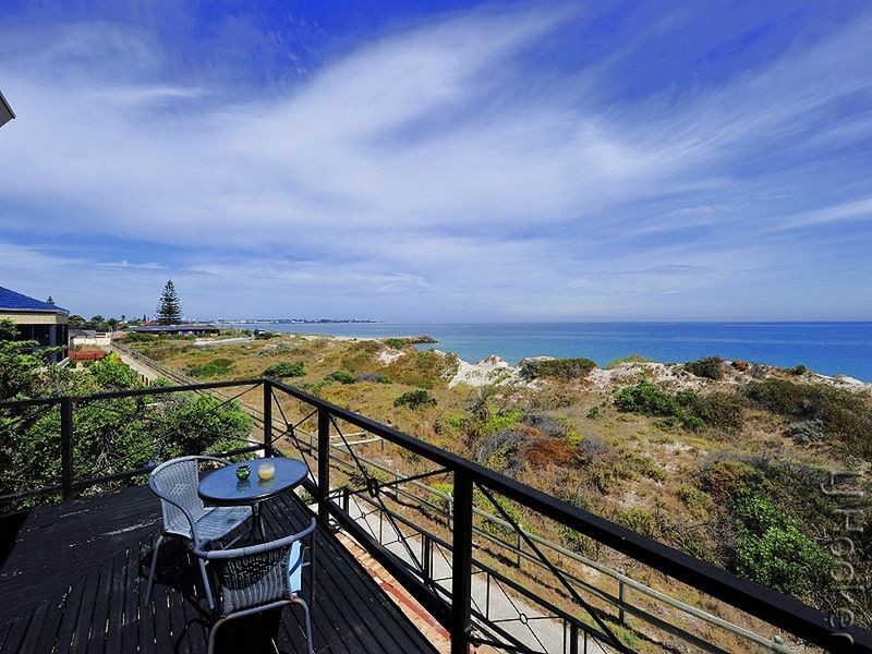64 Hickman Road, Silver Sands WA 6210