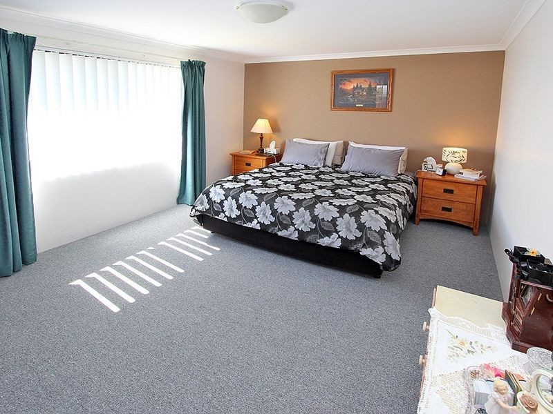 6 Lutea Road, Halls Head WA 6210