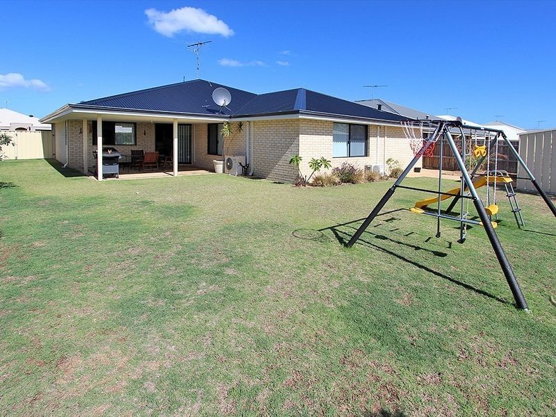 6 Lutea Road, Halls Head WA 6210
