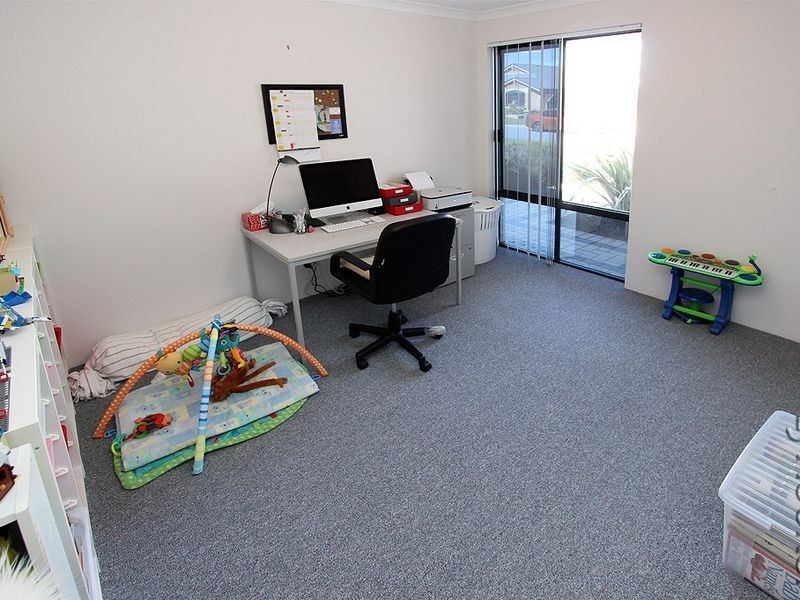 6 Lutea Road, Halls Head WA 6210