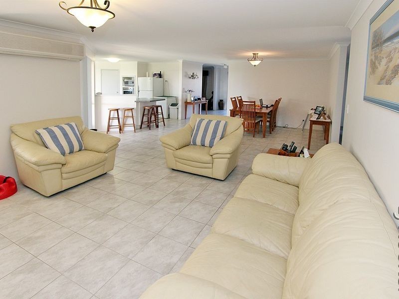 6 Lutea Road, Halls Head WA 6210