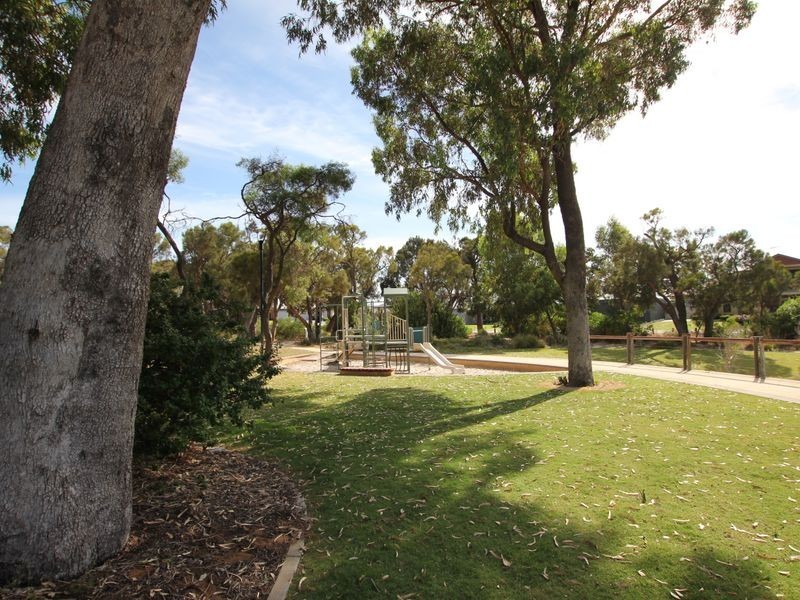 6 Lutea Road, Halls Head WA 6210