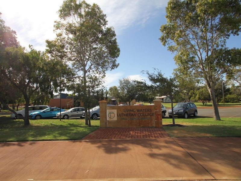6 Lutea Road, Halls Head WA 6210