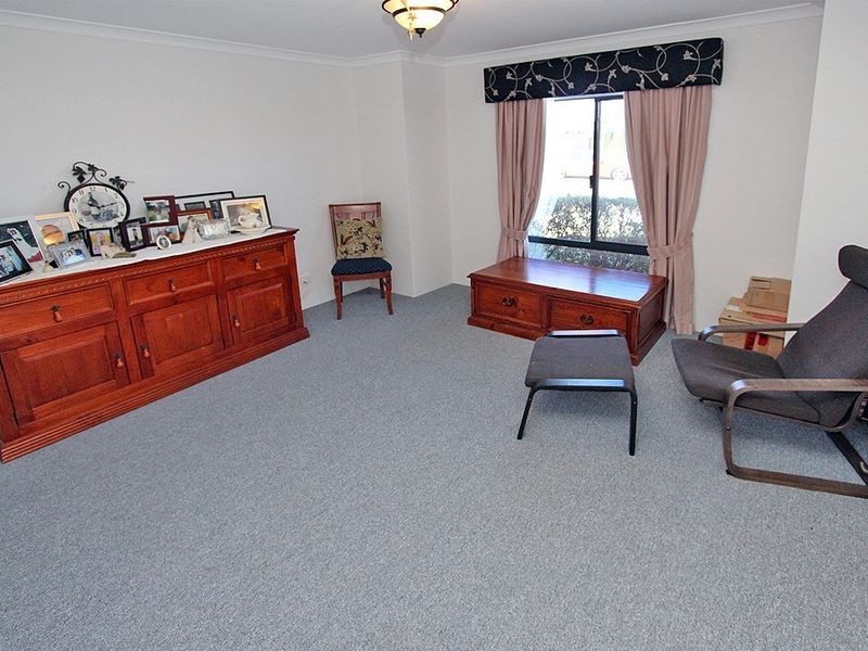 6 Lutea Road, Halls Head WA 6210