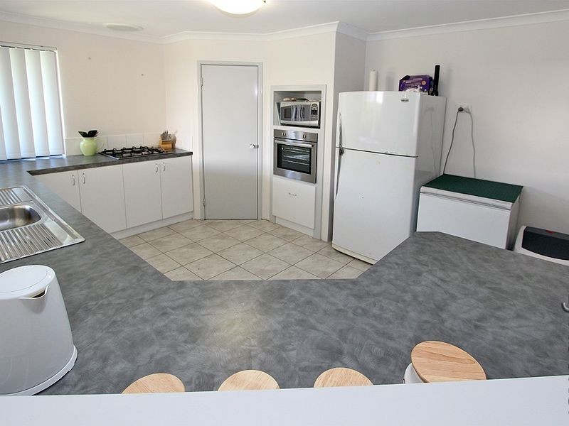 6 Lutea Road, Halls Head WA 6210