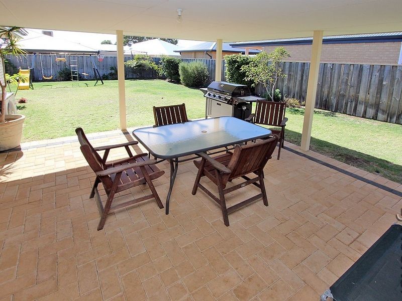 6 Lutea Road, Halls Head WA 6210