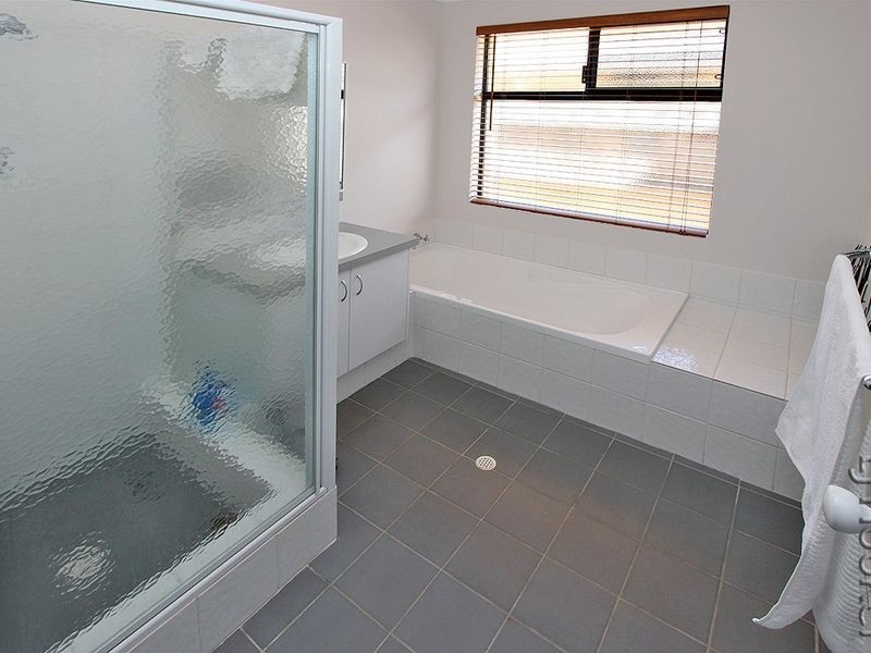 6 Lutea Road, Halls Head WA 6210