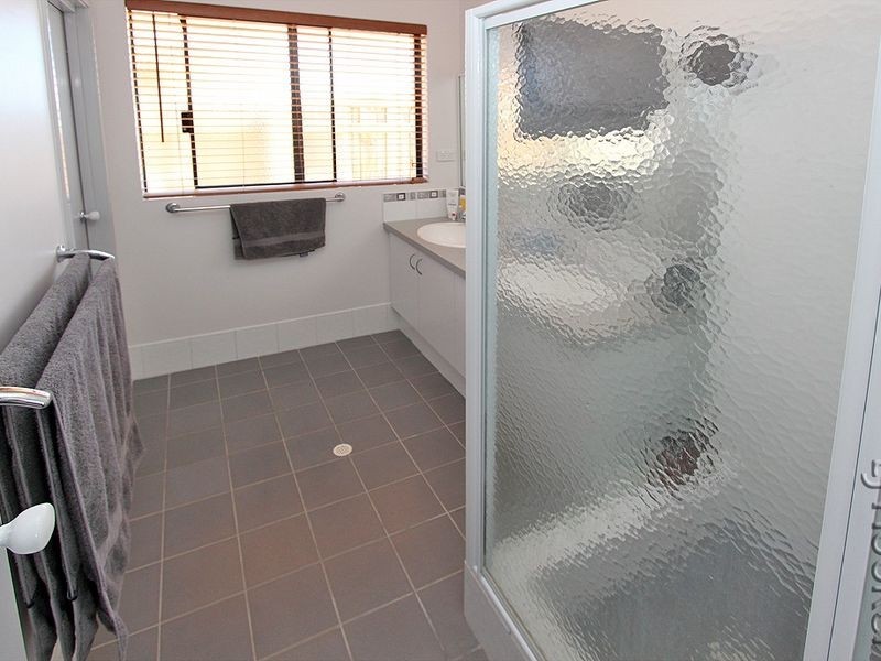 6 Lutea Road, Halls Head WA 6210