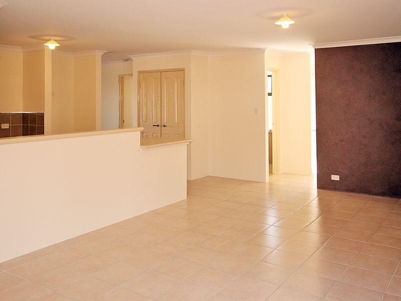 8/18 Irrawaddy Drive, Greenfields WA 6210
