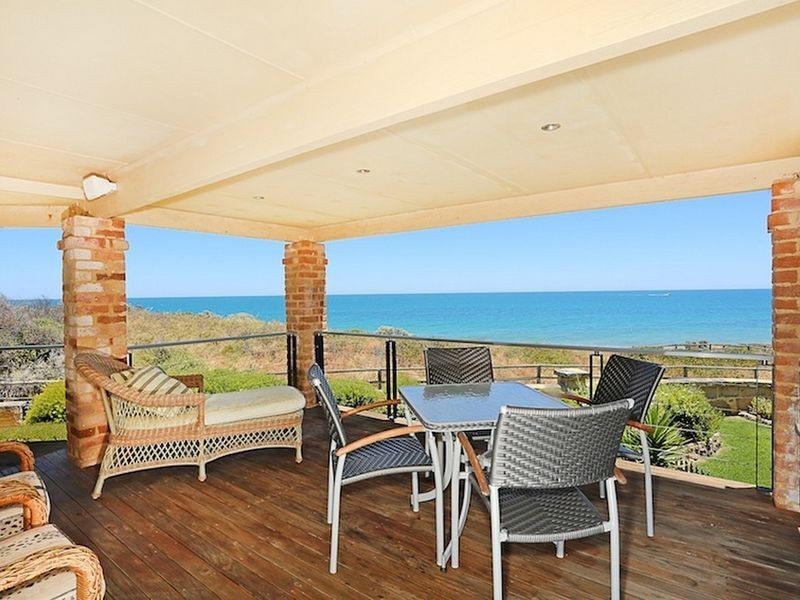 3 Coral Court, Halls Head WA 6210