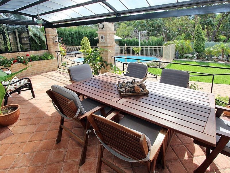 22 Paradise Circuit, Halls Head WA 6210