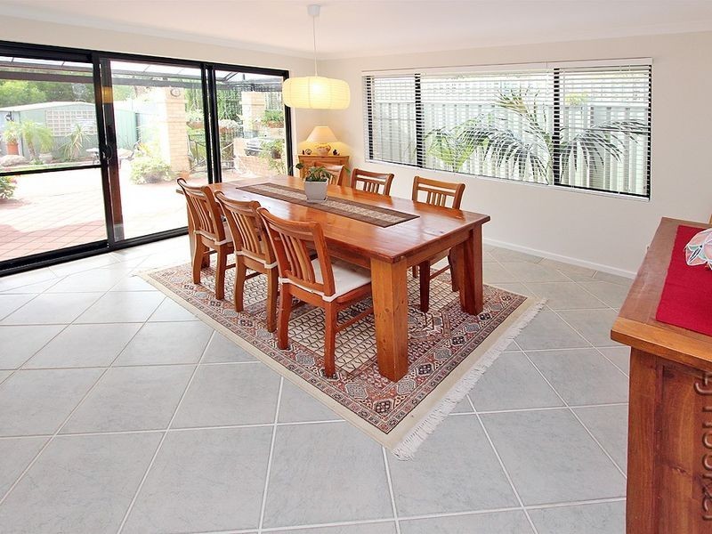 22 Paradise Circuit, Halls Head WA 6210