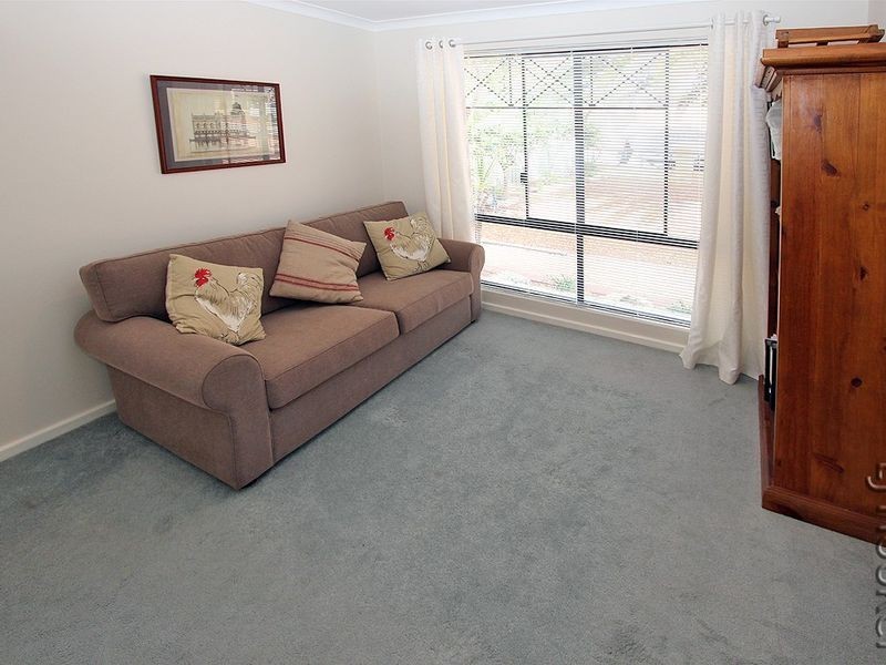 22 Paradise Circuit, Halls Head WA 6210