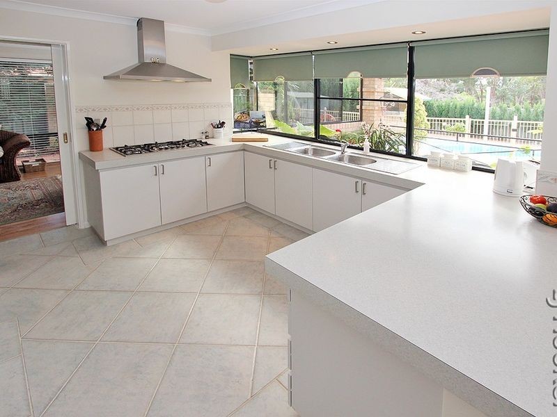 22 Paradise Circuit, Halls Head WA 6210