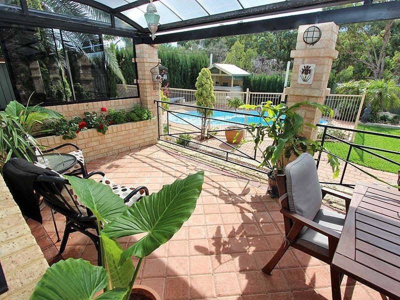 22 Paradise Circuit, Halls Head WA 6210