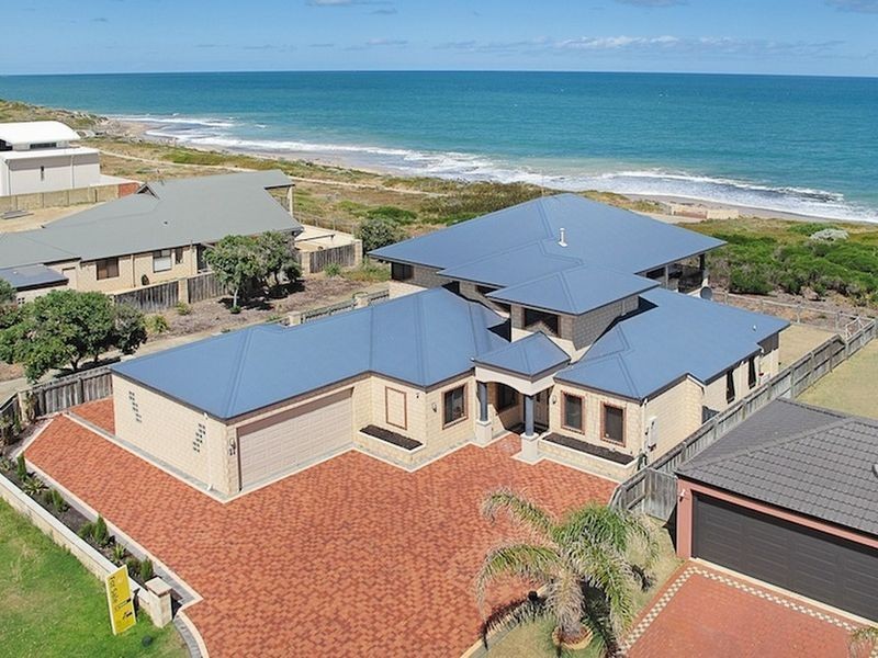 11 Sandy Cove, Halls Head WA 6210