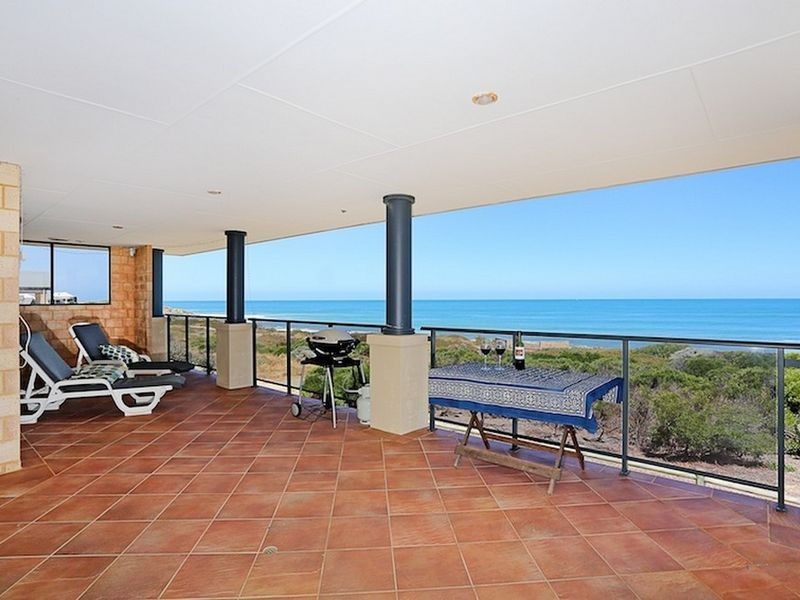 11 Sandy Cove, Halls Head WA 6210