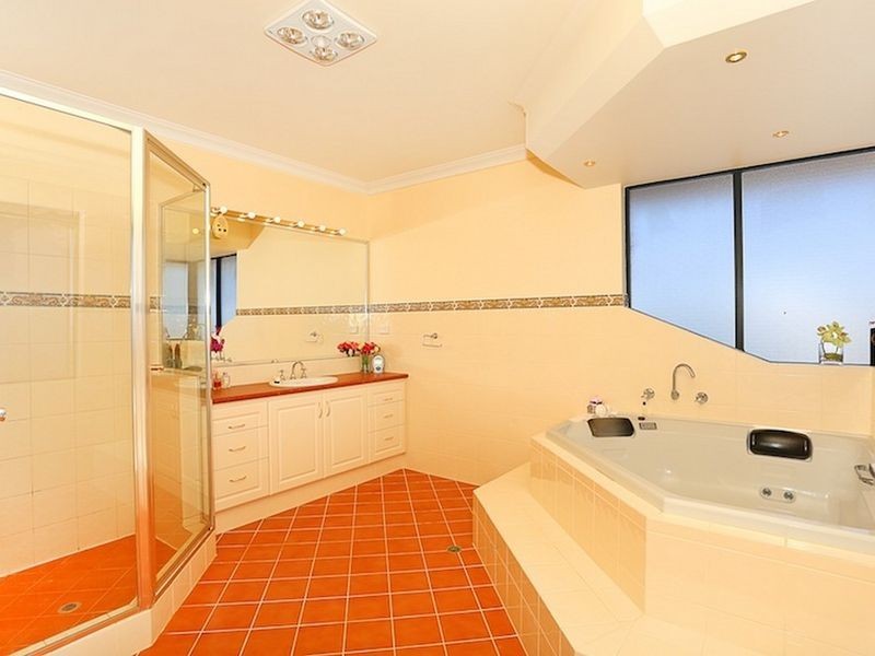 11 Sandy Cove, Halls Head WA 6210