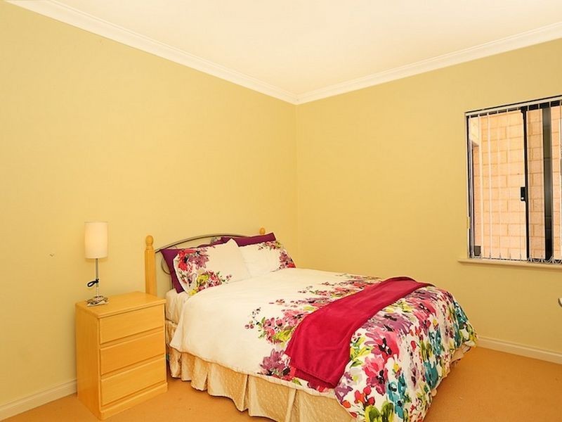 11 Sandy Cove, Halls Head WA 6210