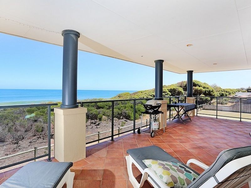 11 Sandy Cove, Halls Head WA 6210