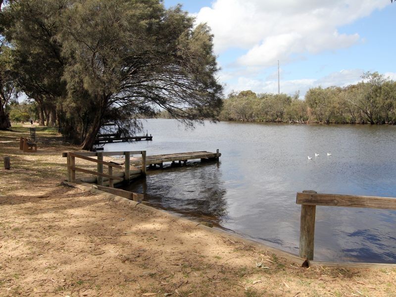 6 Carnegie Place, Greenfields WA 6210