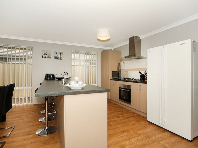 20 Salome Crescent, Lakelands WA 6180