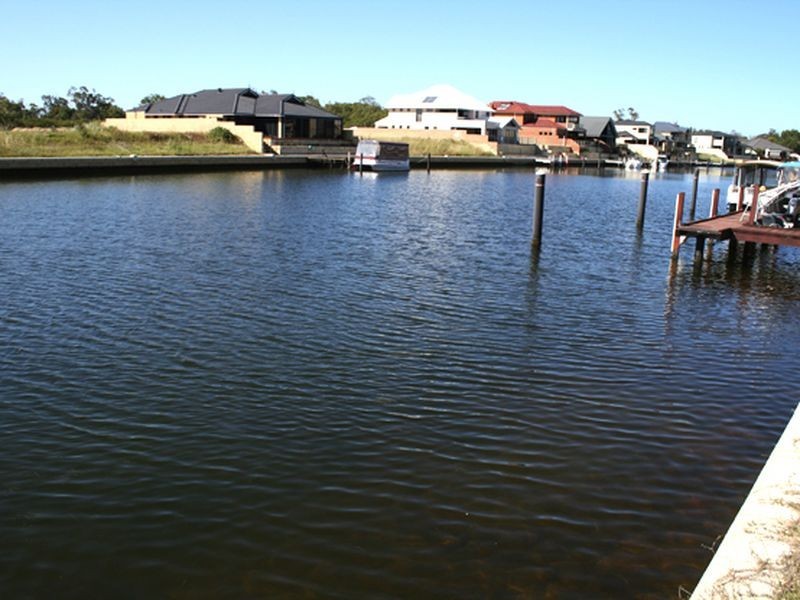 11 Brindabella Crescent, Halls Head WA 6210