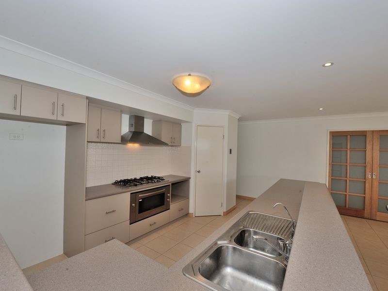 5 Alba Pass, Halls Head WA 6210