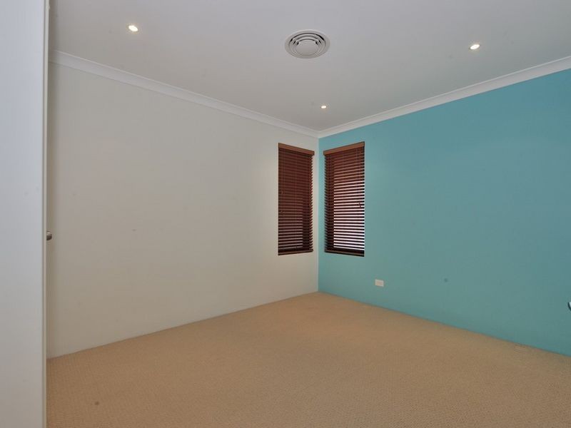 5 Alba Pass, Halls Head WA 6210