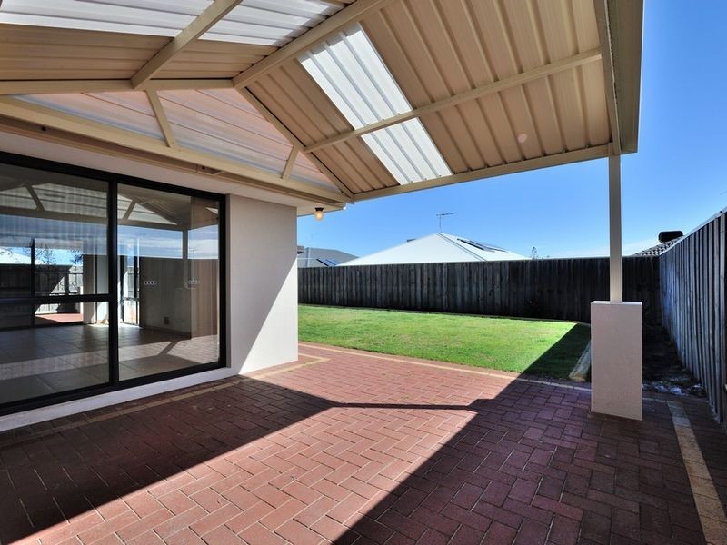 5 Alba Pass, Halls Head WA 6210