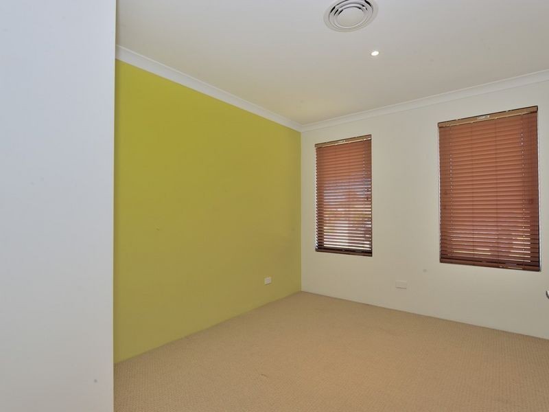 5 Alba Pass, Halls Head WA 6210