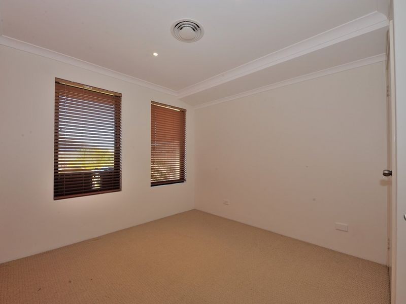 5 Alba Pass, Halls Head WA 6210